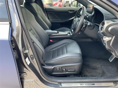 صورة مصغرة 5 لـ 2022 Lexus IS