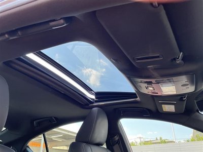 صورة مصغرة 3 لـ 2022 Lexus IS