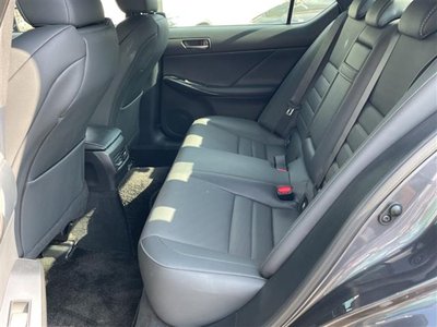 صورة مصغرة 10 لـ 2022 Lexus IS