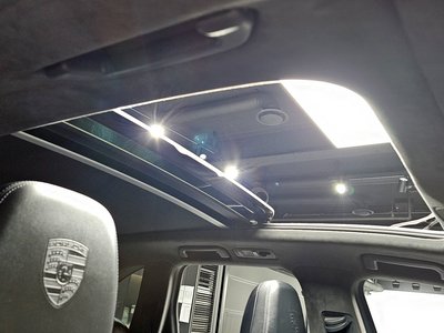 2015 Porsche CAYENNE — миниатюра 18