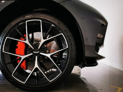 2025 Aston Martin DBX 照片 10
