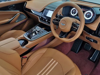 2025 Aston Martin DBX 照片 2