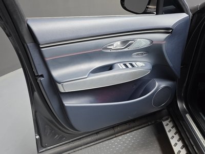 2022 Genesis GV70 — миниатюра 14