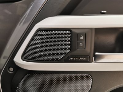 LAND ROVER DEFENDER - 10