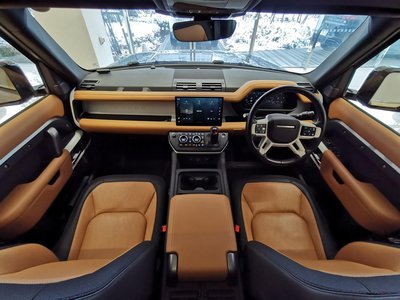 LAND ROVER DEFENDER - 4