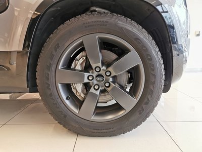LAND ROVER DEFENDER - 9