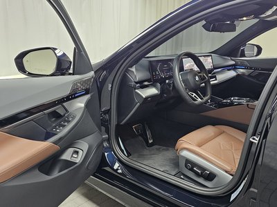 صورة مصغرة 13 لـ 2024 BMW 5 SERIES