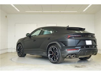 LAMBORGHINI URUS - 4