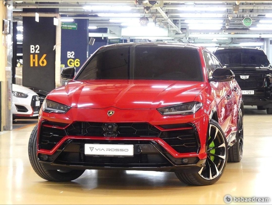 LAMBORGHINI URUS - View 1