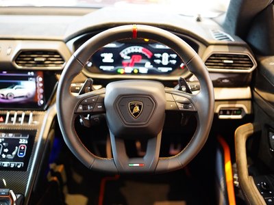 LAMBORGHINI URUS - 8