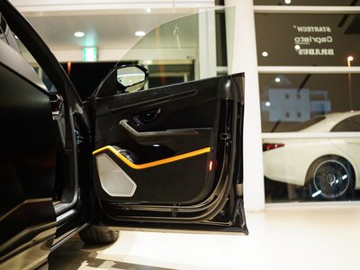 LAMBORGHINI URUS - 6