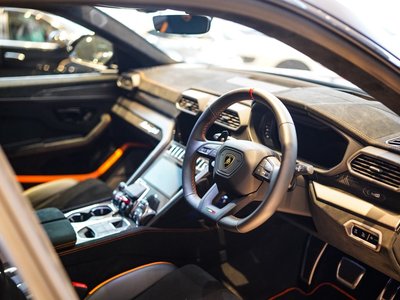 LAMBORGHINI URUS - 7