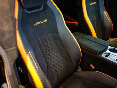 LAMBORGHINI URUS - 10