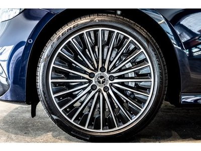 MERCEDES-BENZ E-CLASS - 8