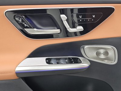 2025 Mercedes-BENZ GLC — миниатюра 27