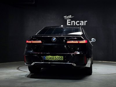 2025 BMW 7 SERIES photo 3