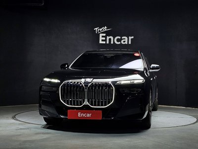 2025 BMW 7 SERIES photo 2