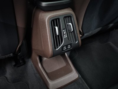 2025 BMW X1 — миниатюра 35