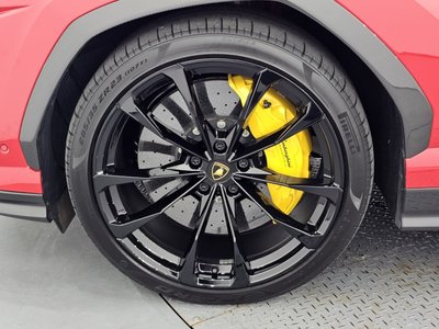LAMBORGHINI URUS - 6