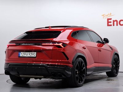 LAMBORGHINI URUS - 4