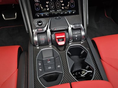 LAMBORGHINI URUS - 9
