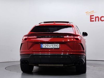 LAMBORGHINI URUS - 3