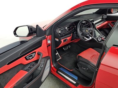 LAMBORGHINI URUS - 10