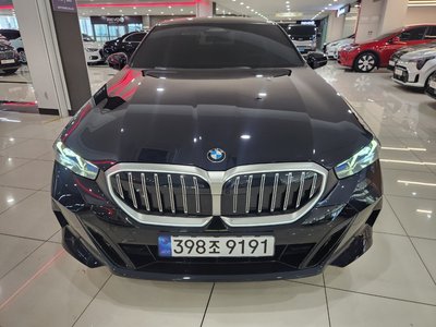 2025 BMW 5 SERIES — фото 2