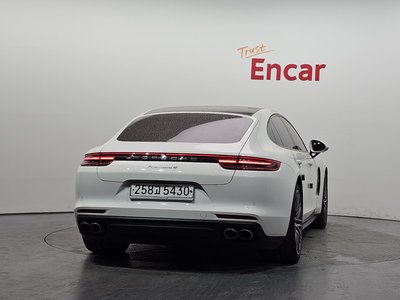 PORSCHE PANAMERA - 4