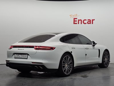 PORSCHE PANAMERA - 3