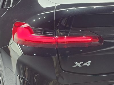 2025 BMW X4 photo 10