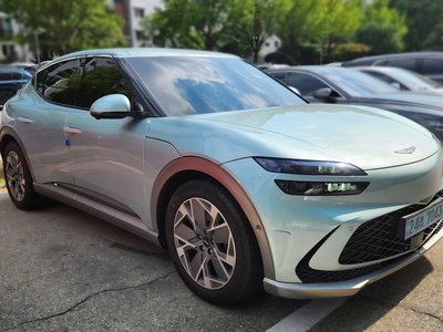 2022 Genesis GV60 photo 1