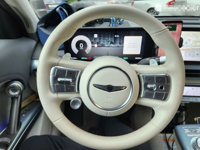 2022 Genesis GV60 photo 8