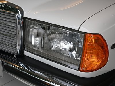 1982 Mercedes-BENZ MEDIUM-CLASS thumbnail 16