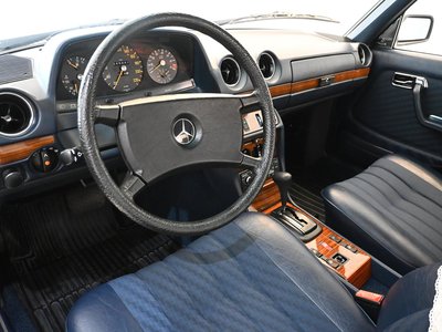 1982 Mercedes-BENZ MEDIUM-CLASS thumbnail 11