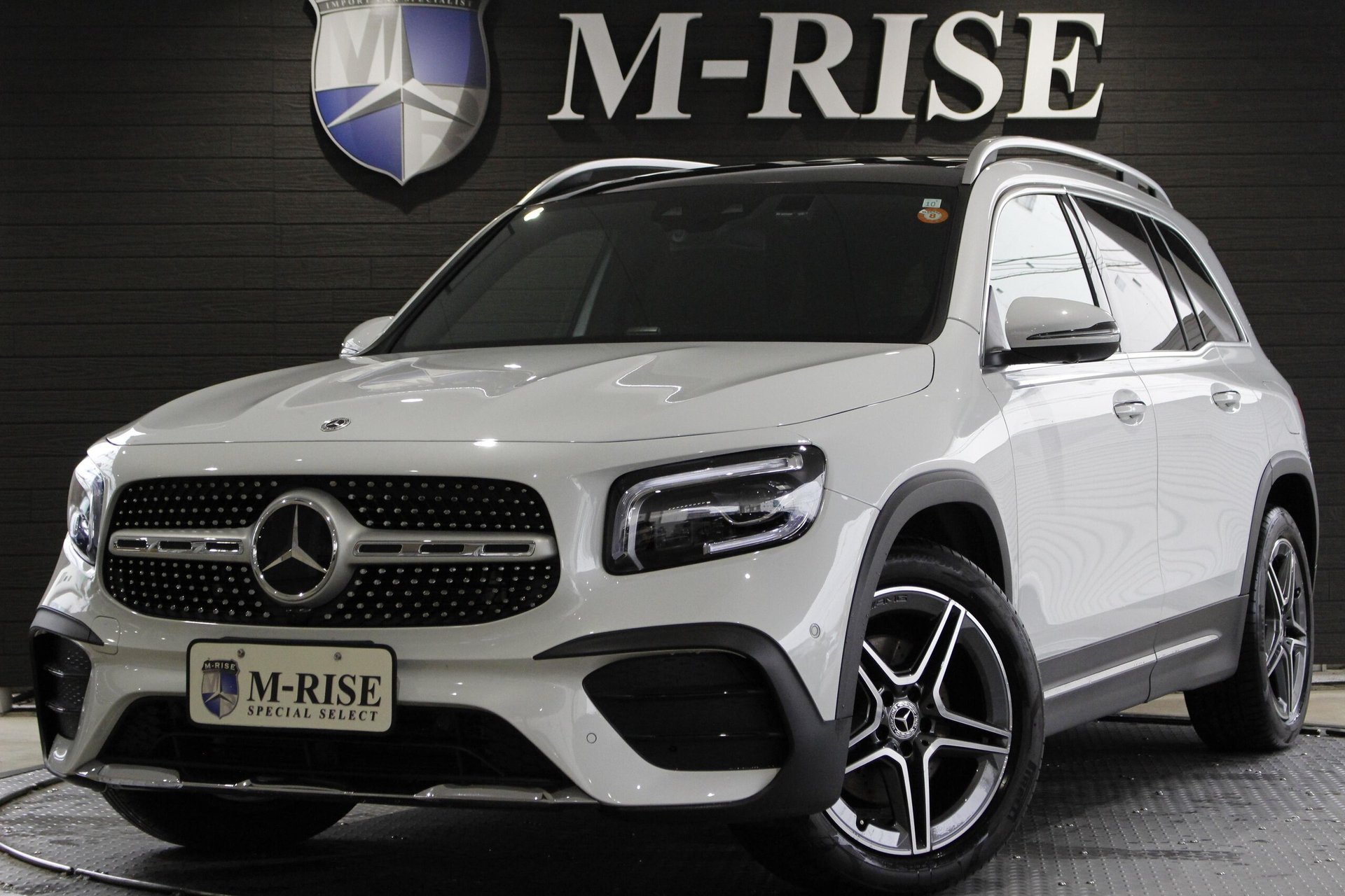 MERCEDES-BENZ GLB - View 1