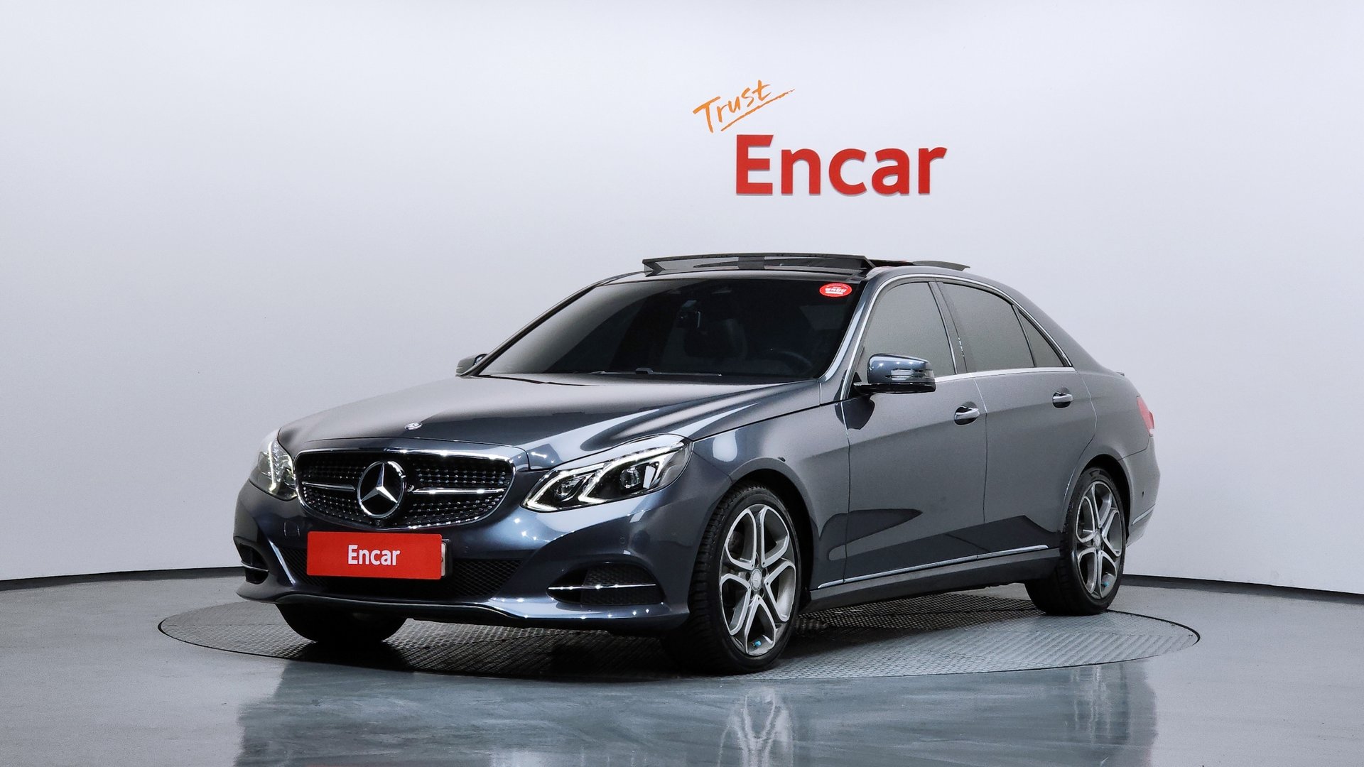MERCEDES-BENZ E-CLASS - View 1