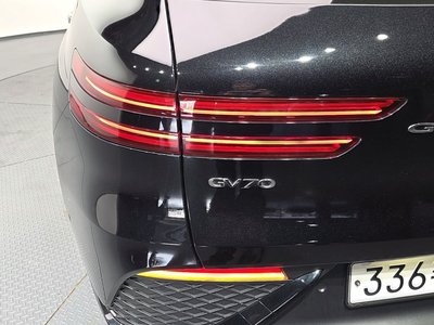 صورة 10 لـ 2022 Genesis GV70