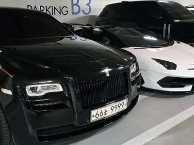 ROLLS-ROYCE GHOST - 10