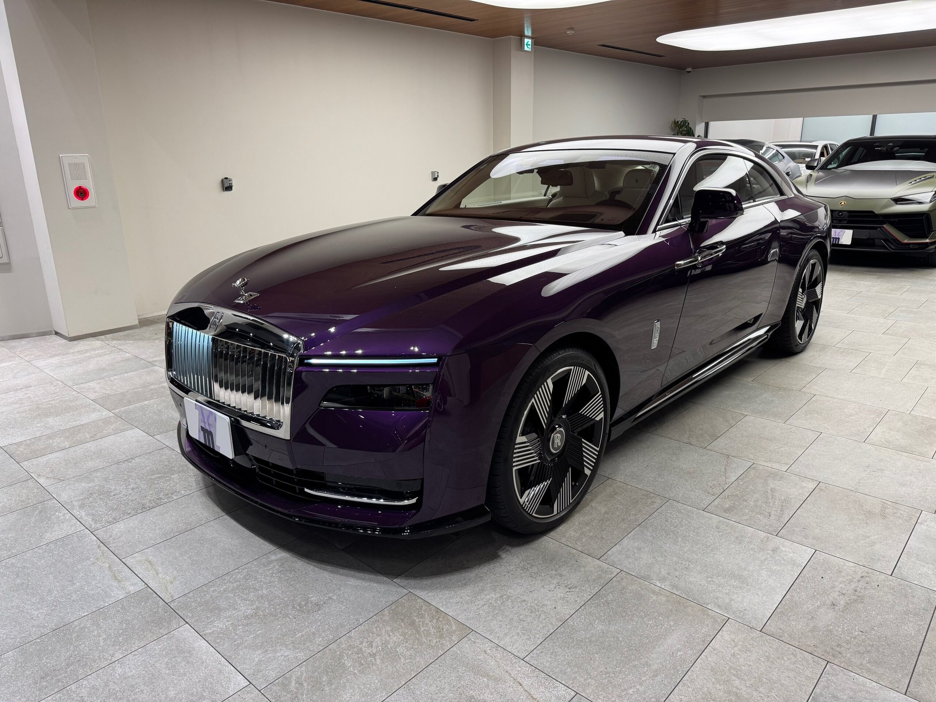 ROLLS ROYCE SPECTRE - View 1
