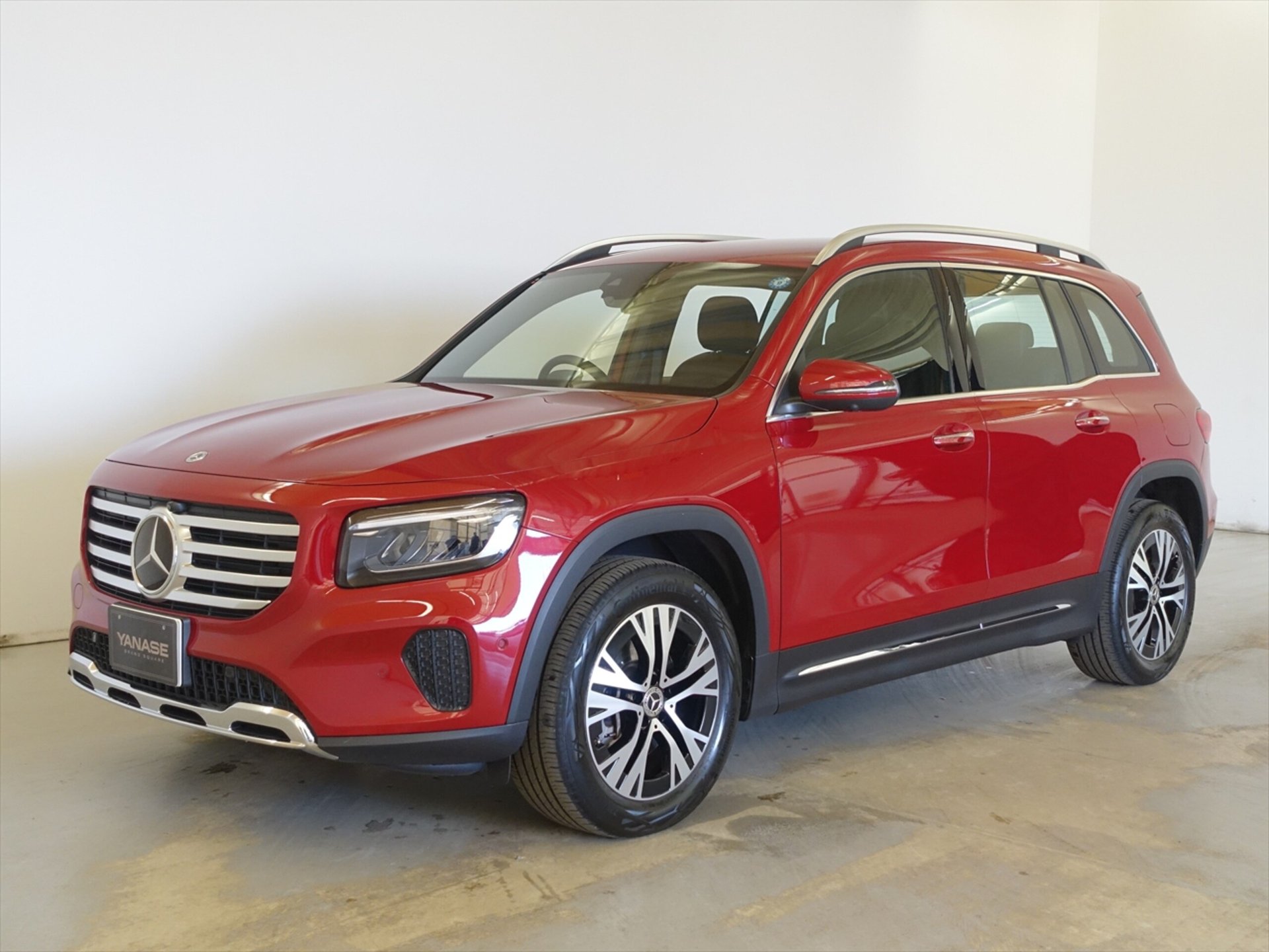 MERCEDES-BENZ GLB - View 1