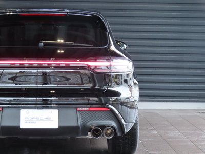 PORSCHE MACAN - 9