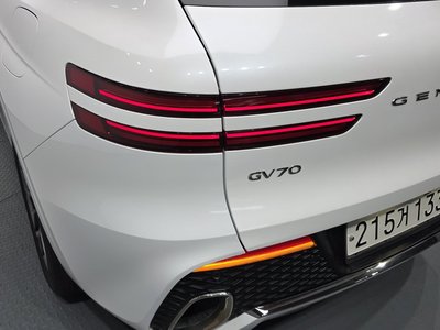 2021 Genesis GV70 photo 10