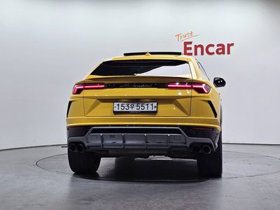LAMBORGHINI URUS - 4