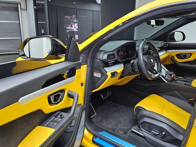 LAMBORGHINI URUS - 10