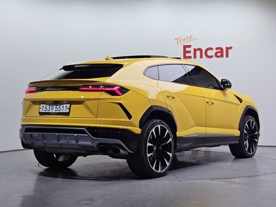 LAMBORGHINI URUS - 3