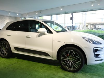 PORSCHE MACAN - 9