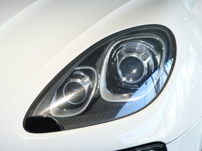 PORSCHE MACAN - 10