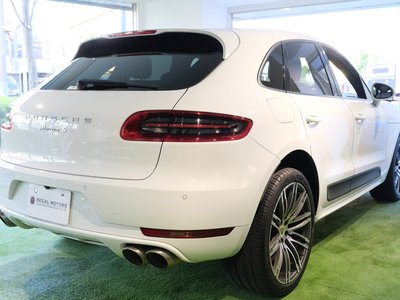 PORSCHE MACAN - 8