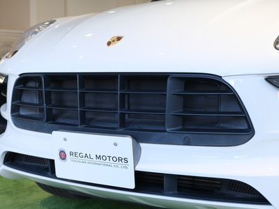 PORSCHE MACAN - 4